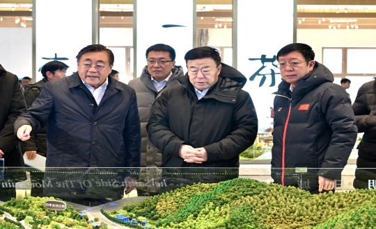 2024年1月4日，，，，，，市委书记张恩德一行莅临mg不朽情缘集团走访调研_副本.jpg