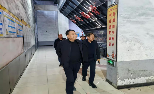 2024年11月18日，，，，，，集团副董事马秉臣深入供热总公司一线举行事情走访_副本.png